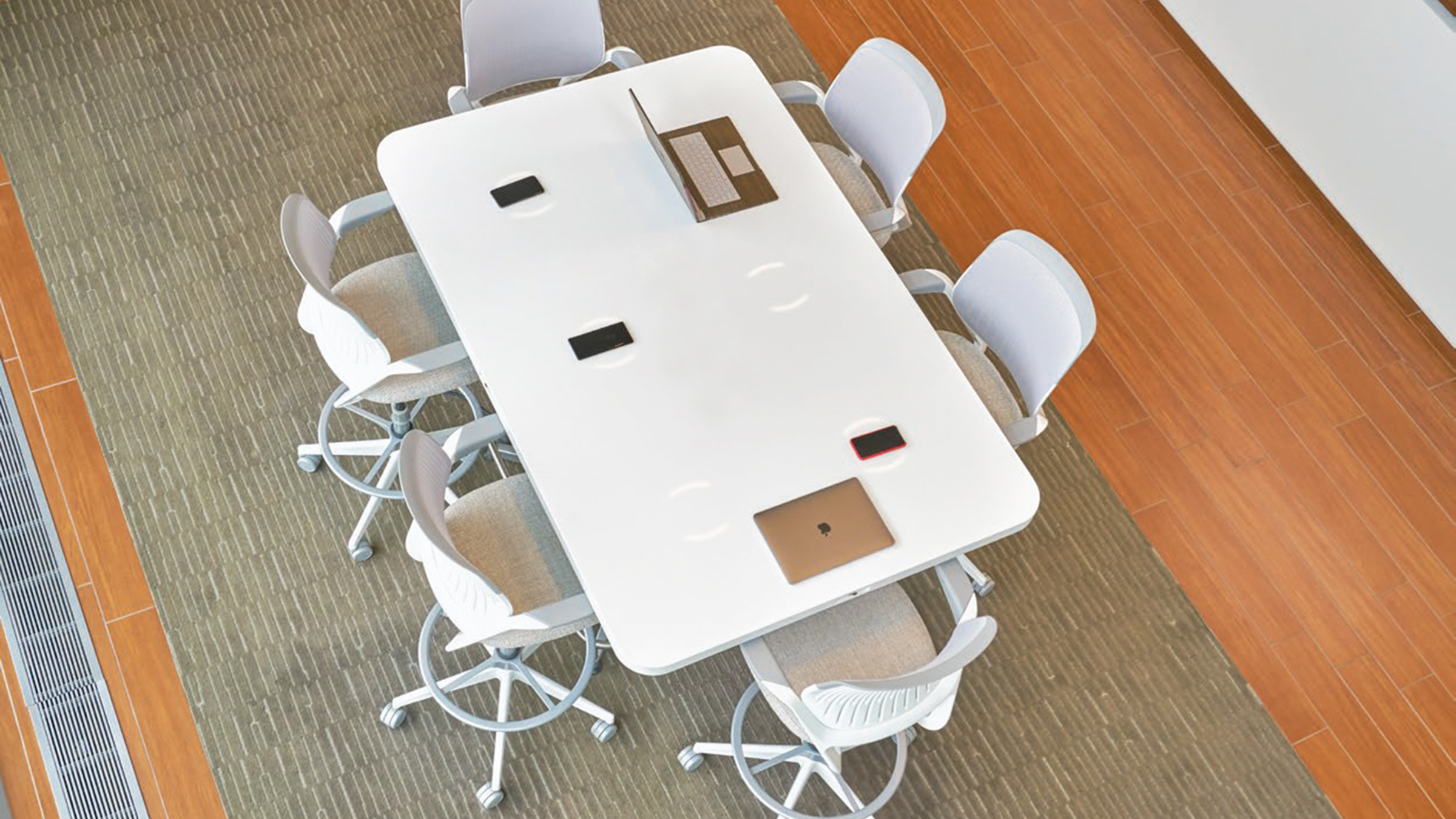 Simple and integrated collaboration with integrated technology